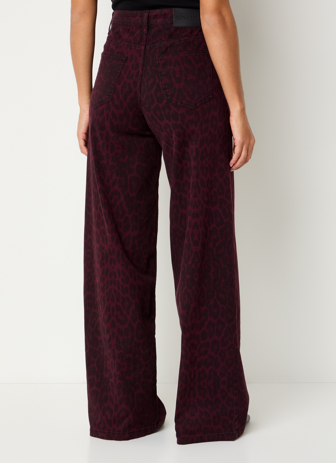 Co'Couture Leo high waist wide leg jeans met panterprint - achterkant 5 bordeauxrood