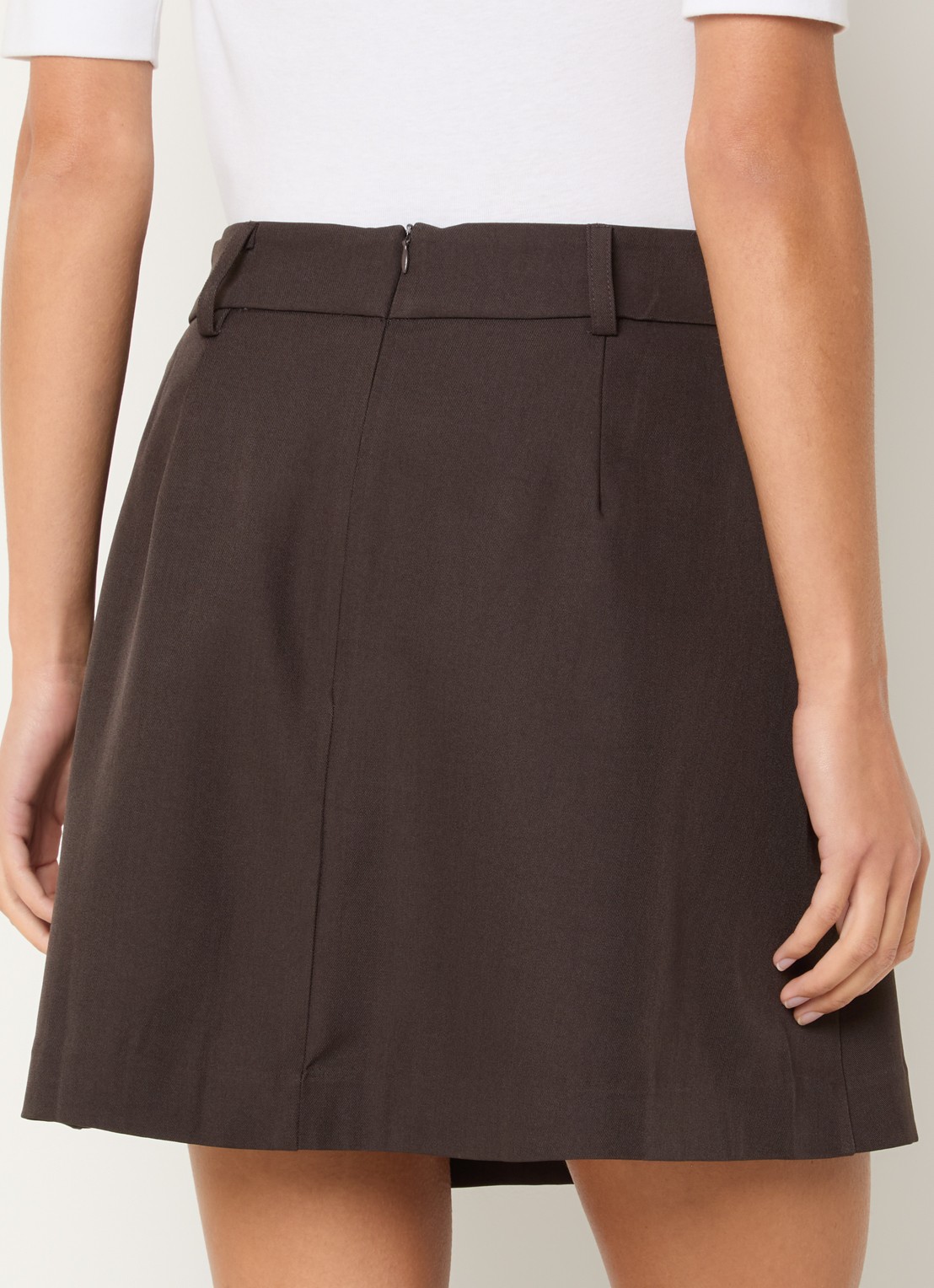 Co'Couture Luna mini plooirok met steekzakken - achterkant 2 donkerbruin