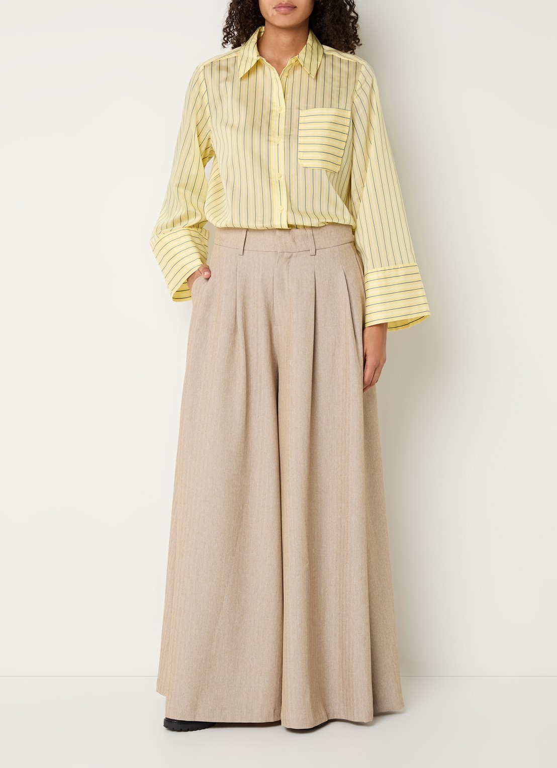 Co'Couture Marlo high waist wide fit pantalon met steekzakken - voorkant 2 zand