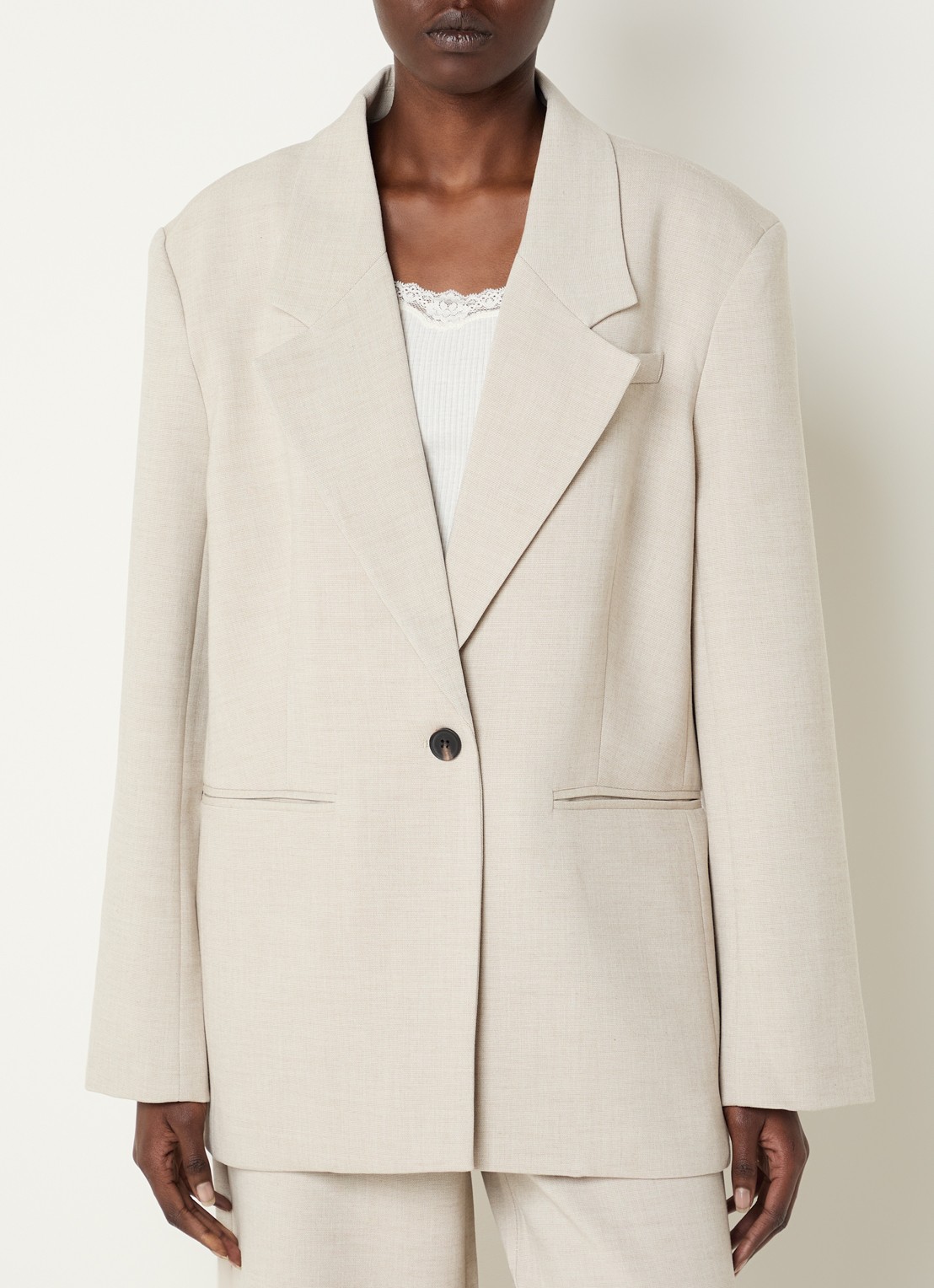 Co'Couture Mava oversized blazer met paspelzakken - detail 3 beige