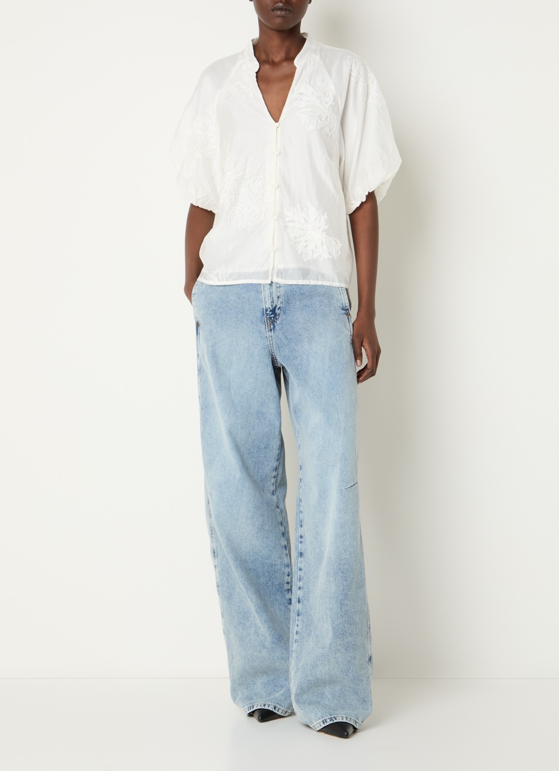 Co'Couture NeaCC blouse met ballonmouw en borduring - voorkant 3 wit
