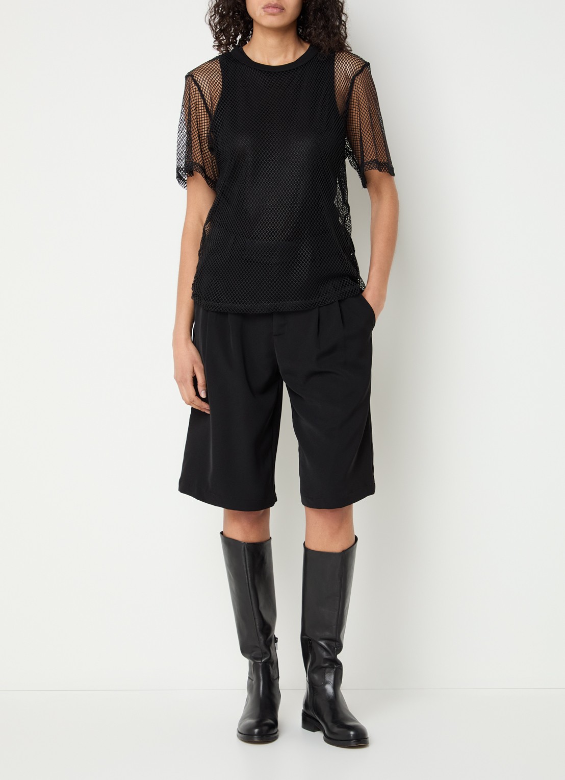 Co'Couture Nelly T-shirt met opengewerkt dessin - voorkant 3 zwart