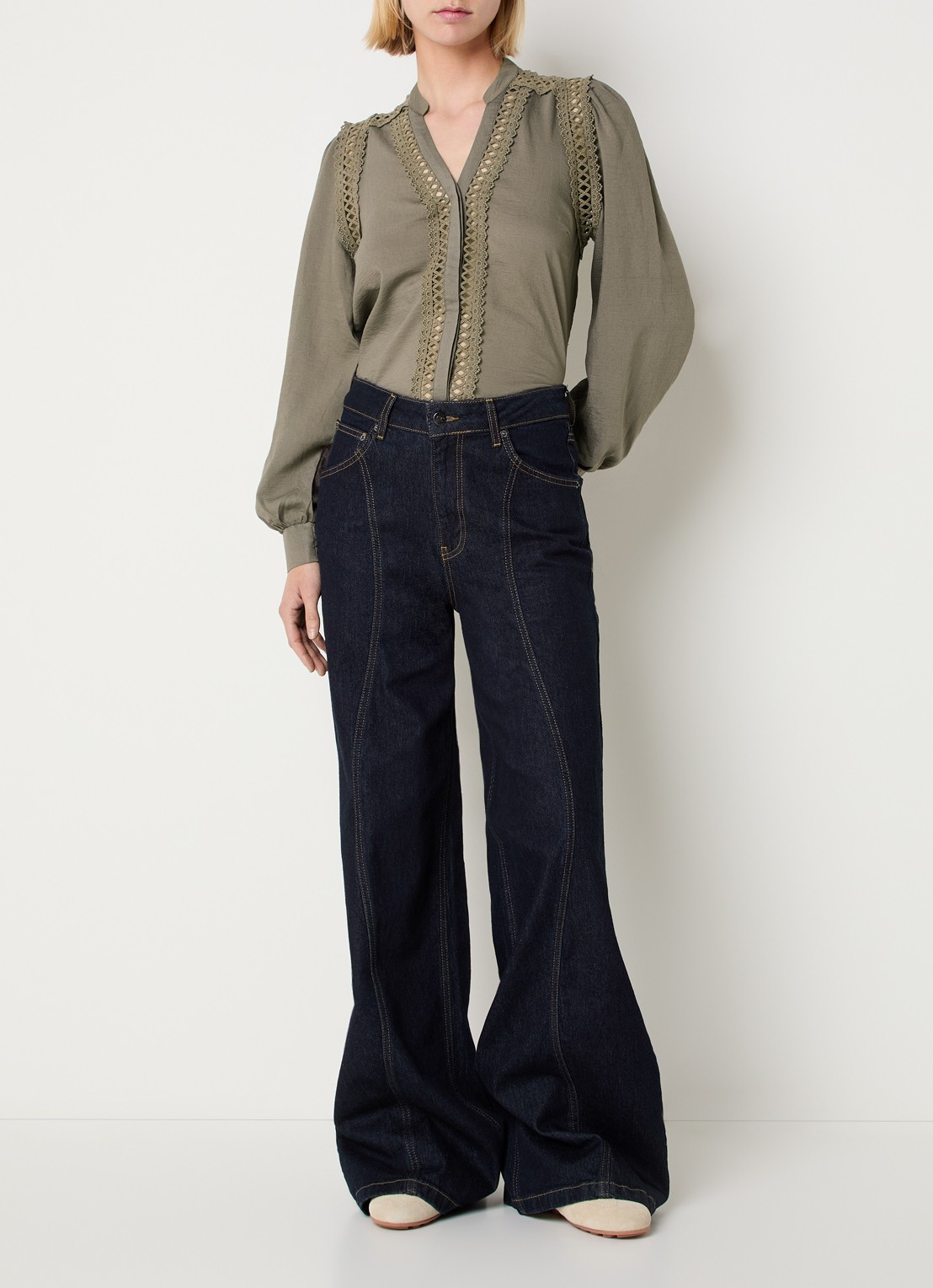 Co'Couture Notis blouse met opengewerkt dessin - voorkant 3 bronsgroen