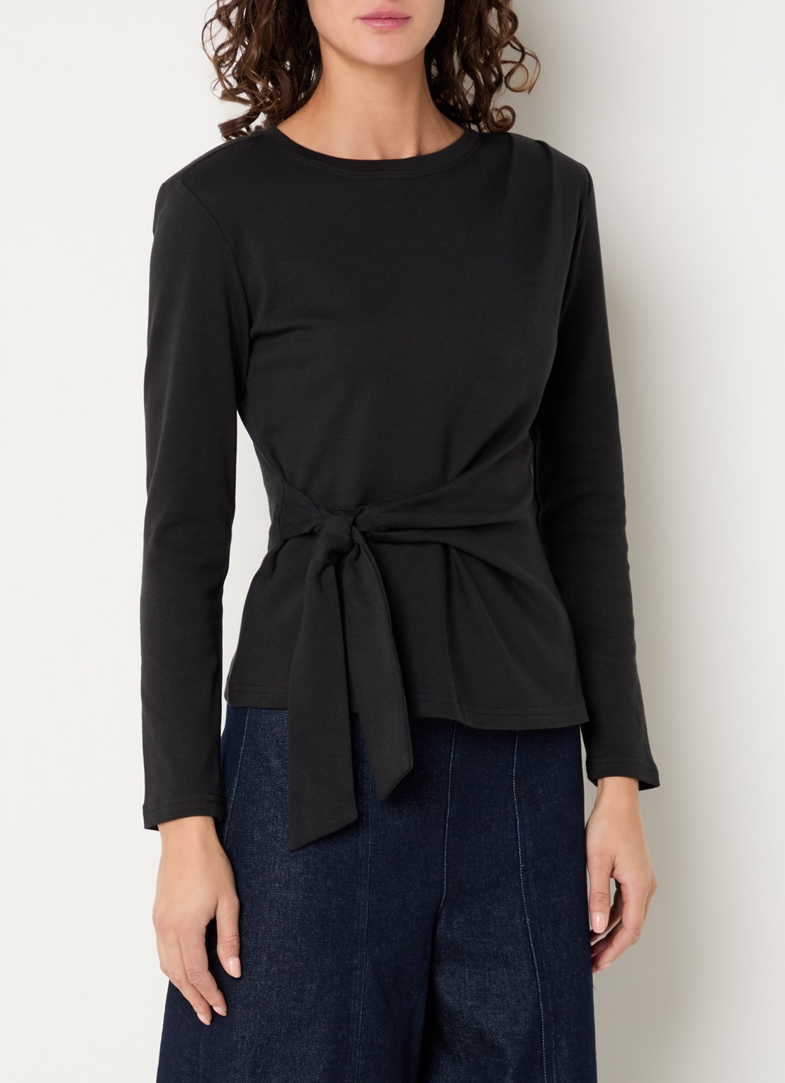Co'Couture Orianecc top met strikceintuur - detail 4 zwart