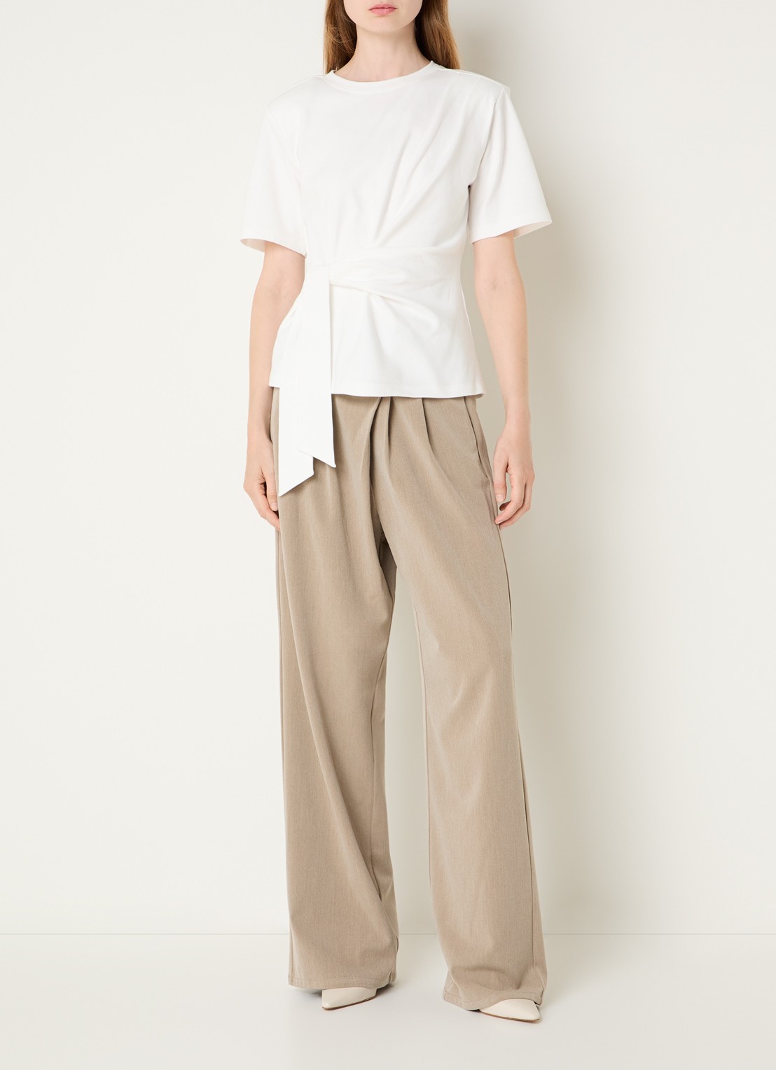 Co'Couture Orianne T-shirt met strikceintuur - voorkant 4 wit