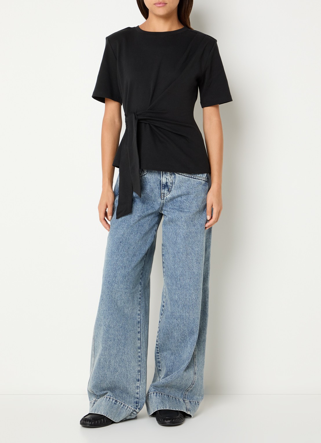 Co'Couture Orianne T-shirt met strikceintuur - voorkant 3 zwart