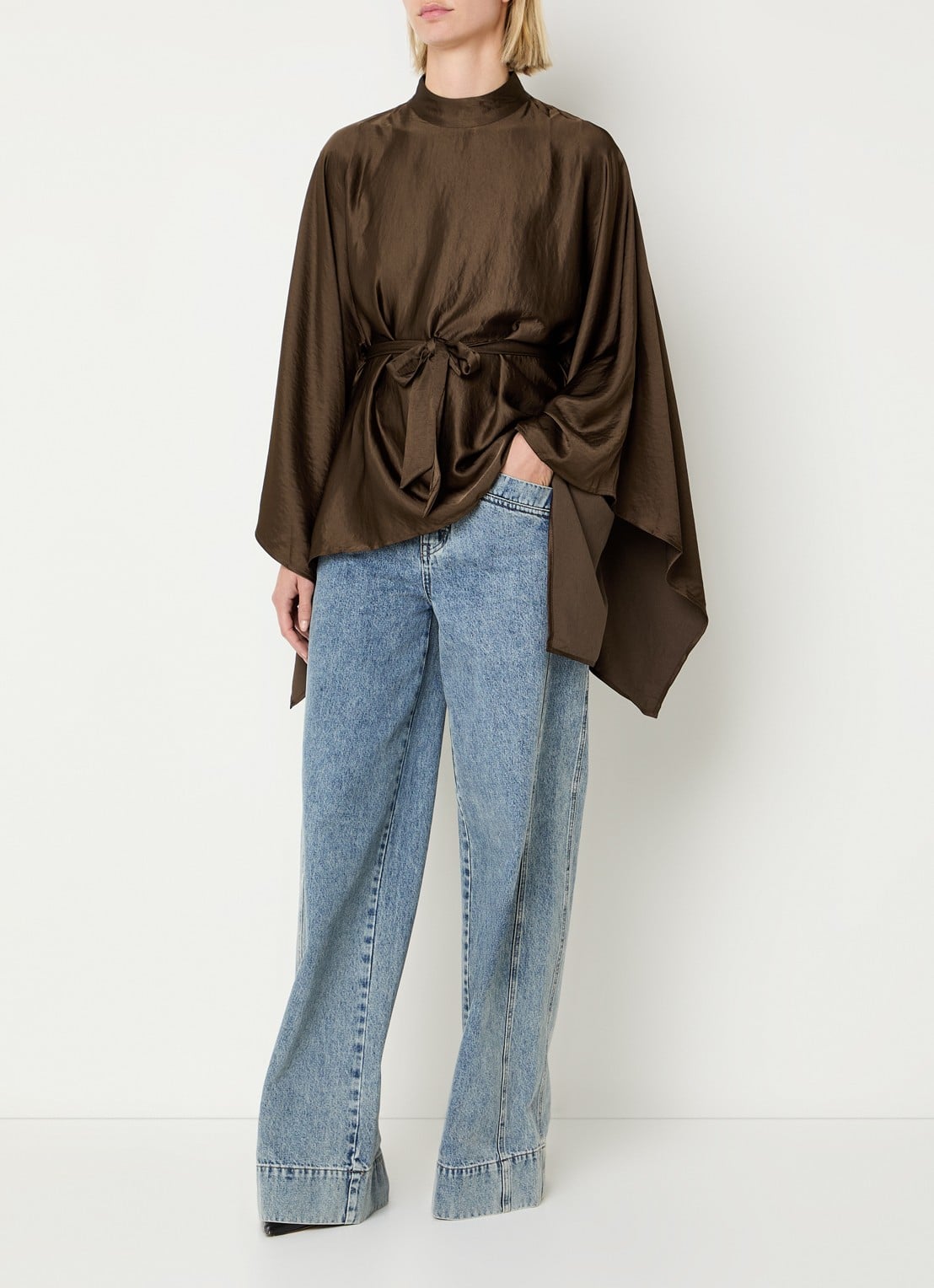 Co'Couture Poncho van satijn met strikceintuur - voorkant 4 bruin