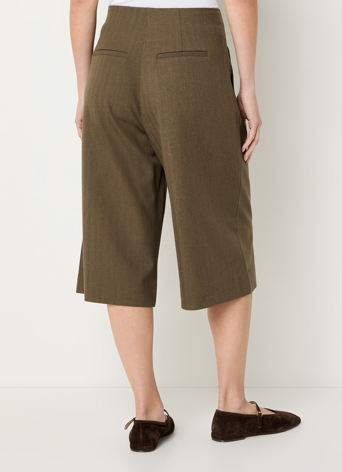Co'Couture Prestancc high waist loose fit korte broek met plooidetail - achterkant 2 donkerbeige
