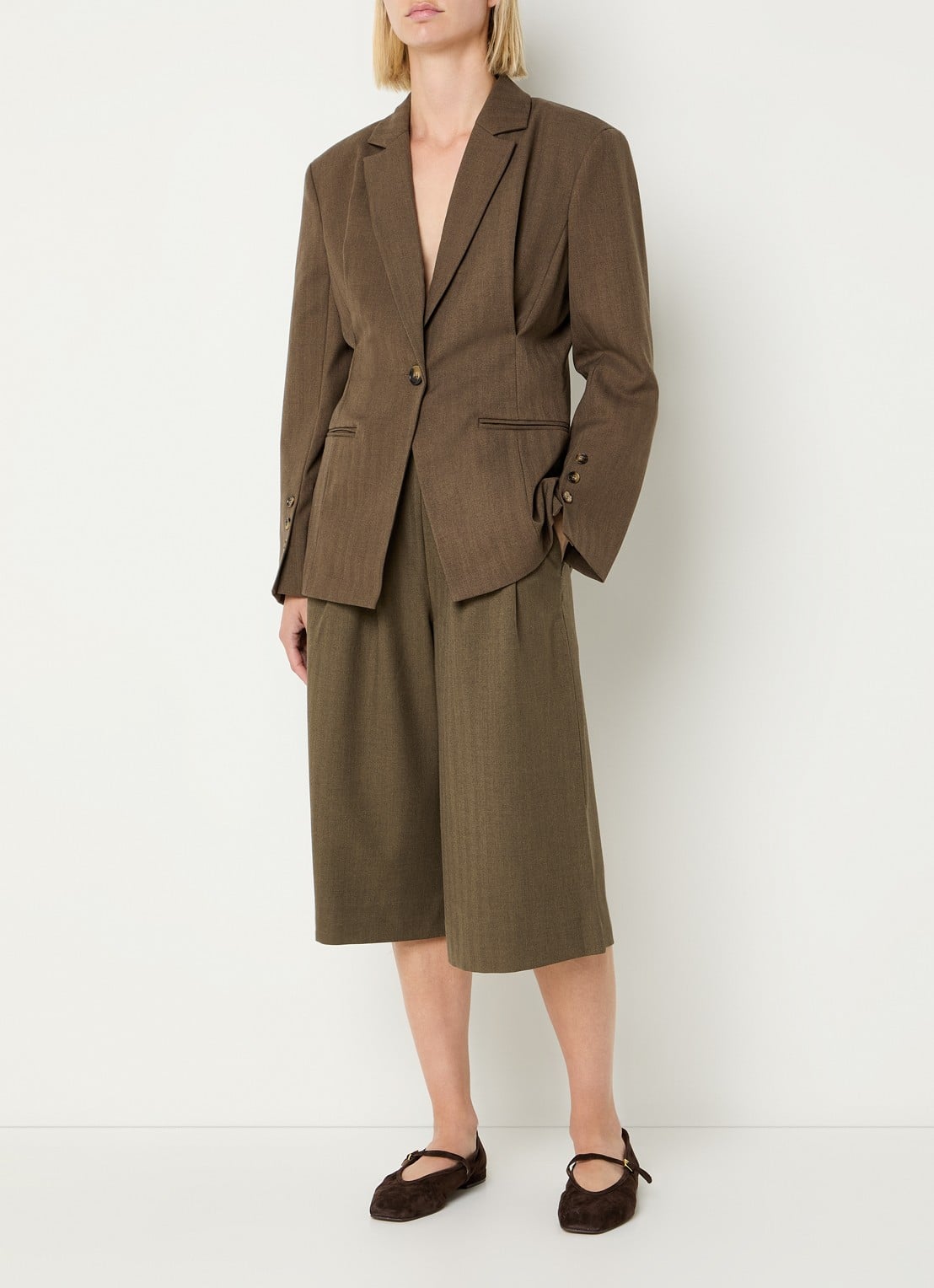Co'Couture Prestancc high waist loose fit korte broek met plooidetail - voorkant 4 donkerbeige