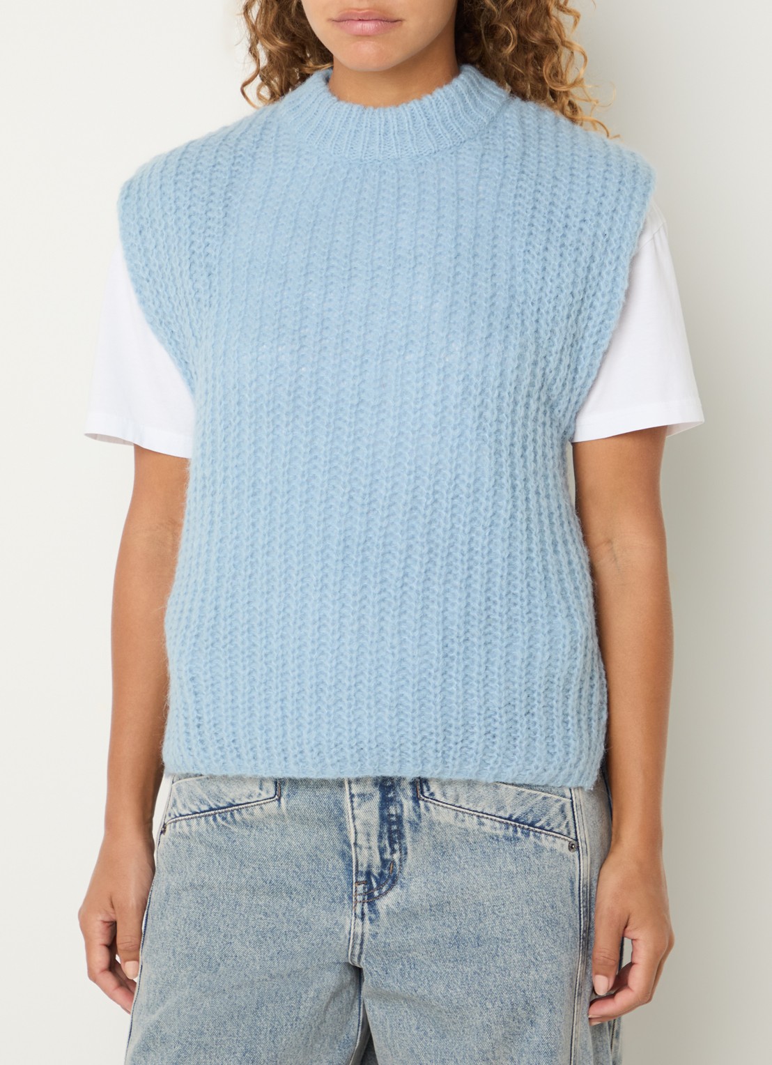 Co'Couture Raina fijngebreide spencer in wolblend met ronde hals - detail 3 lichtblauw