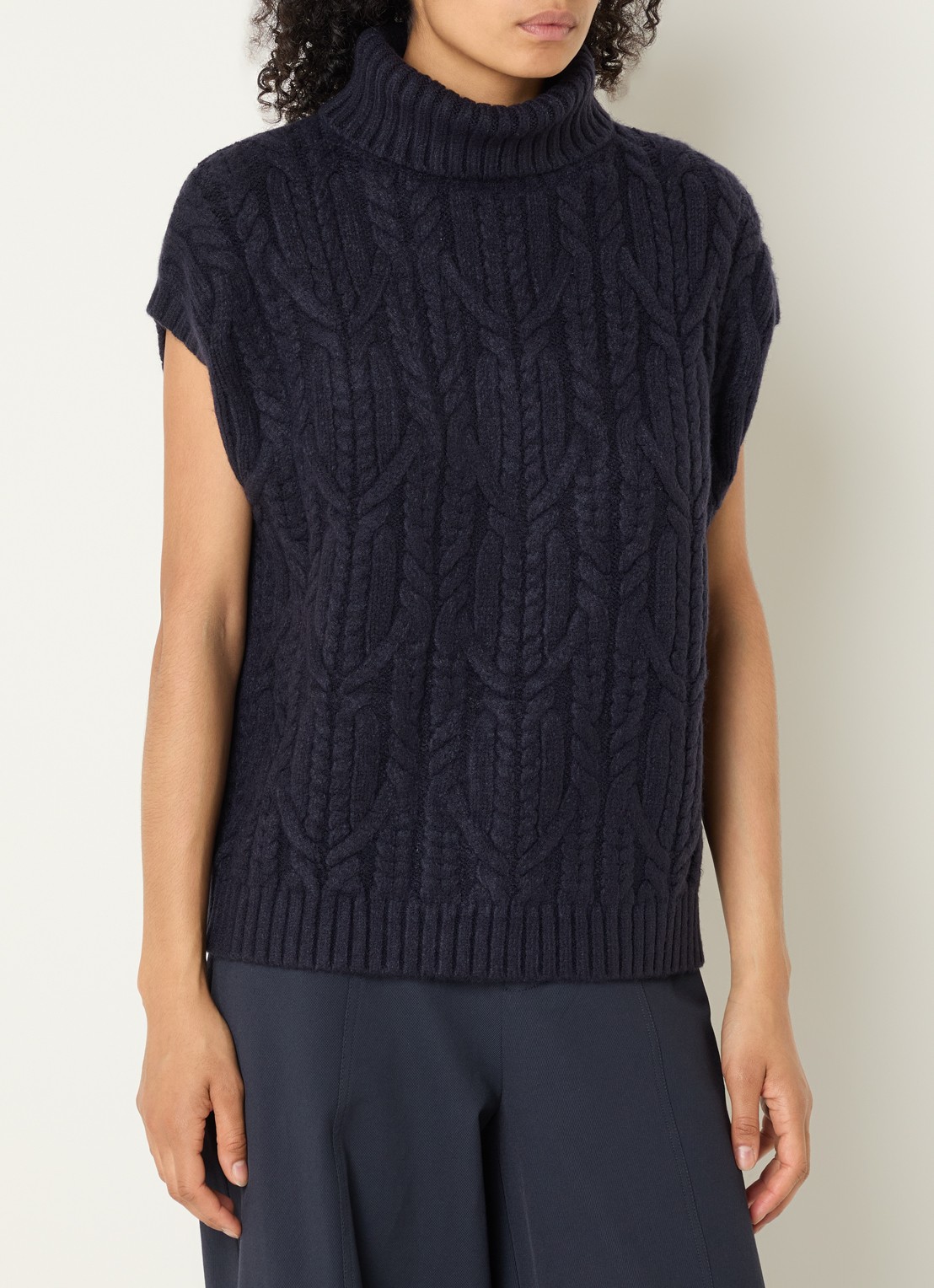 Co'Couture Row oversized kabelgebreide spencer met col - detail 4 blauw