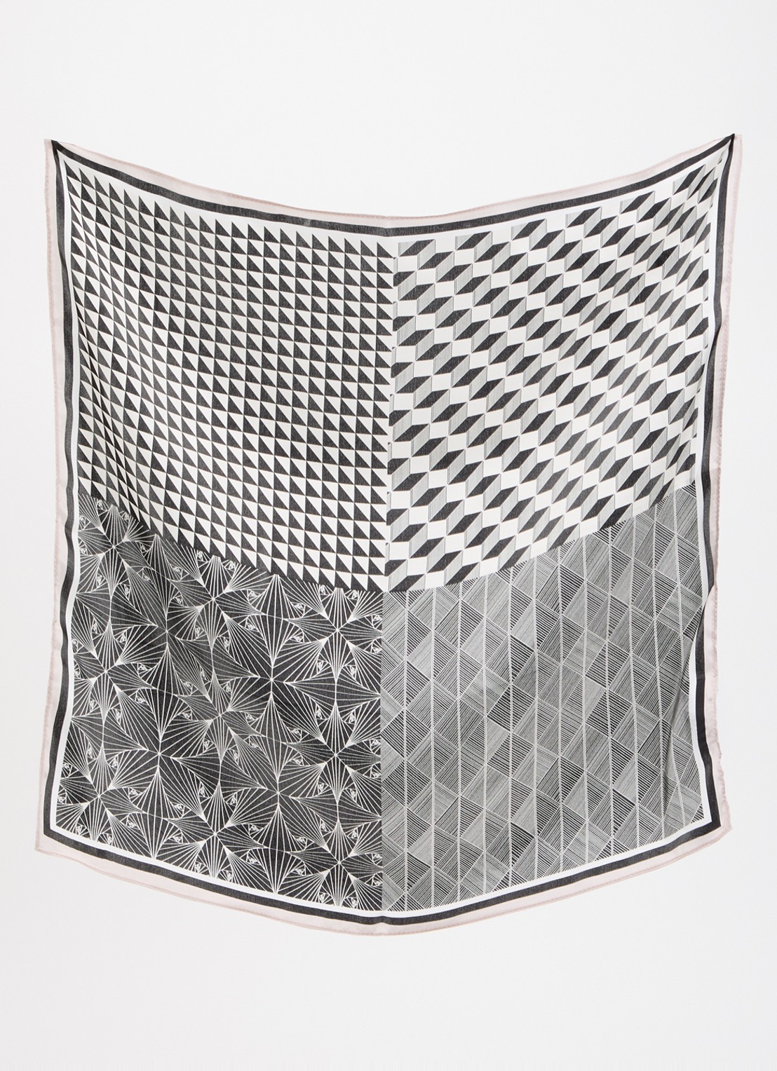 Co'Couture Shilacc sjaal van zijde met grafische print 52 x 52 cm - detail 2 beige