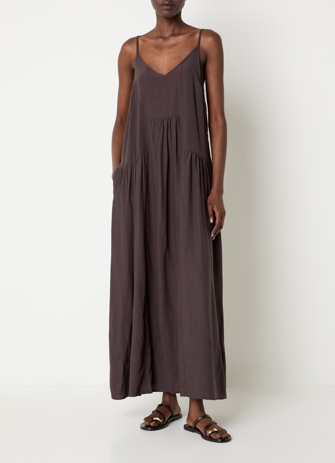 Co'Couture Sunrise maxi jurk met V-hals - detail 4 donkerbruin
