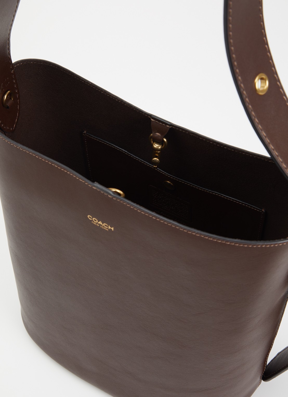 Coach Bleecker Bucket schoudertas van leer met uitneembare etui - detail 4 donkerbruin