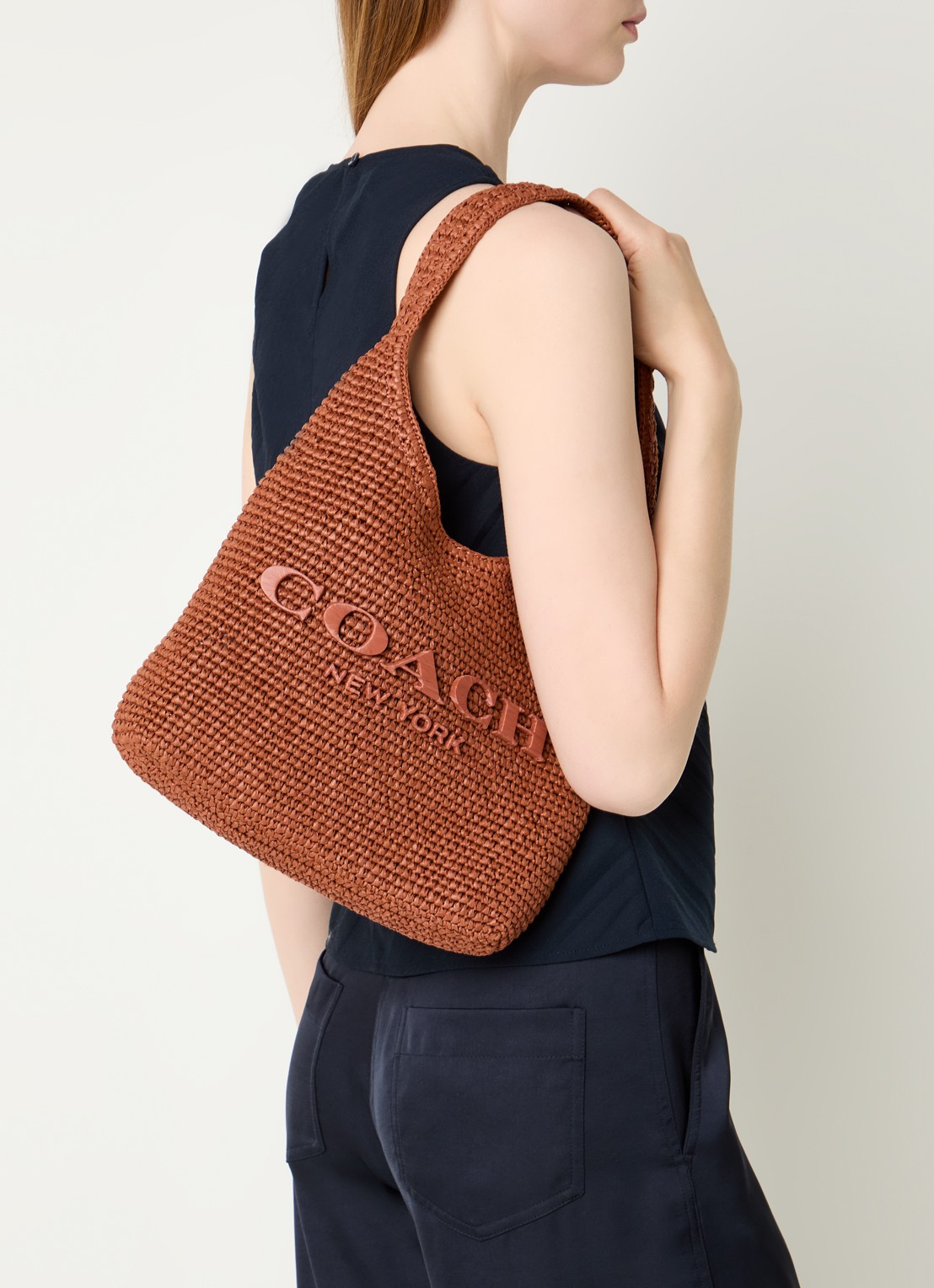 Coach Brooklyn 29 schoudertas van stro met logo  - voorkant 6 steenrood