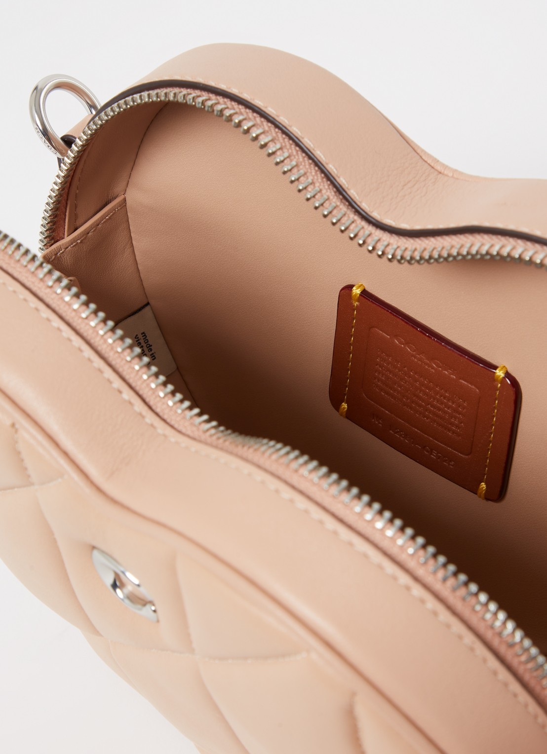 Coach Heart crossbodytas van quilted leer - detail 2 zalmroze
