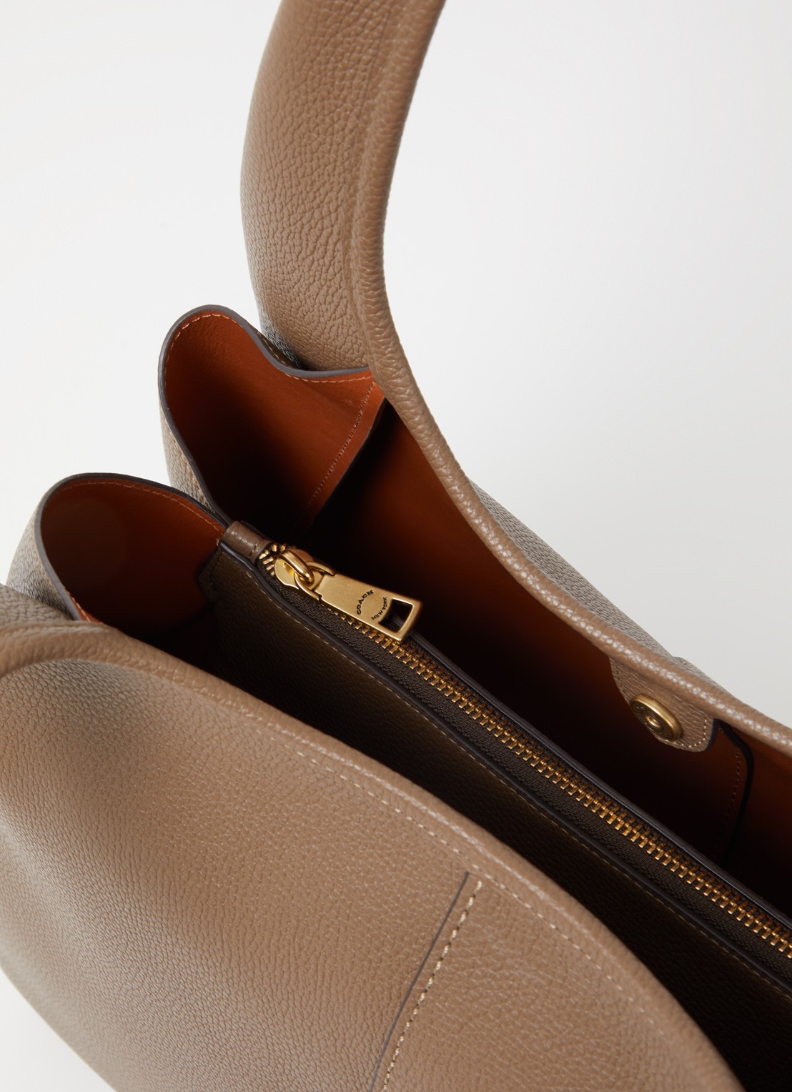 Coach Lana schoudertas van leer met logo - detail lichtbruin