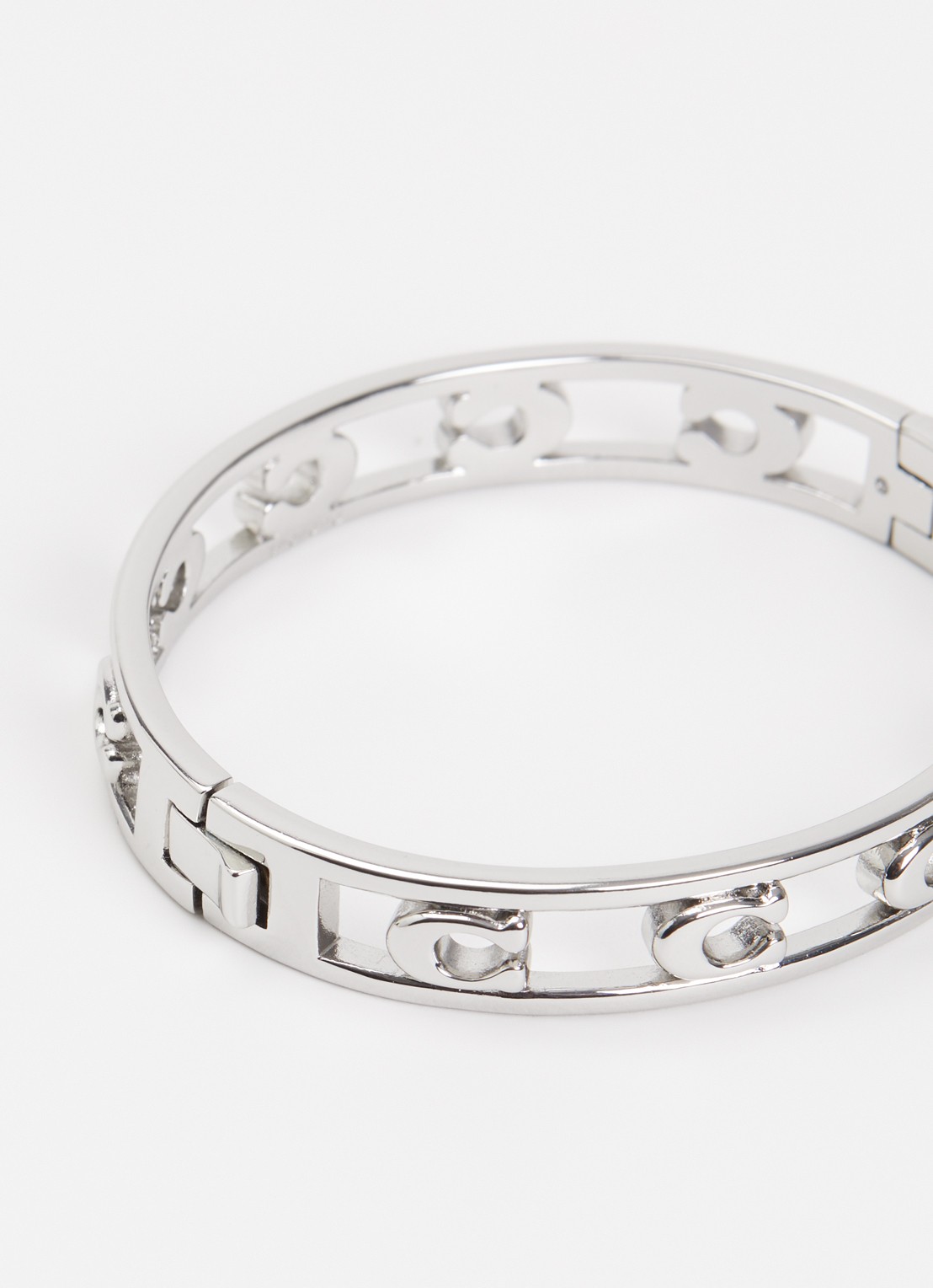 Coach Open C Hinged bangle - detail 2 zilver