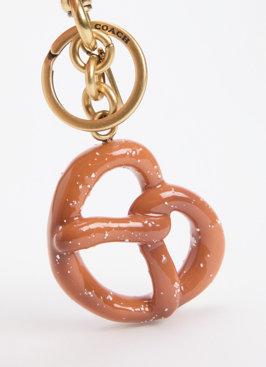 Coach Pretzel tasbedel - detail bruin