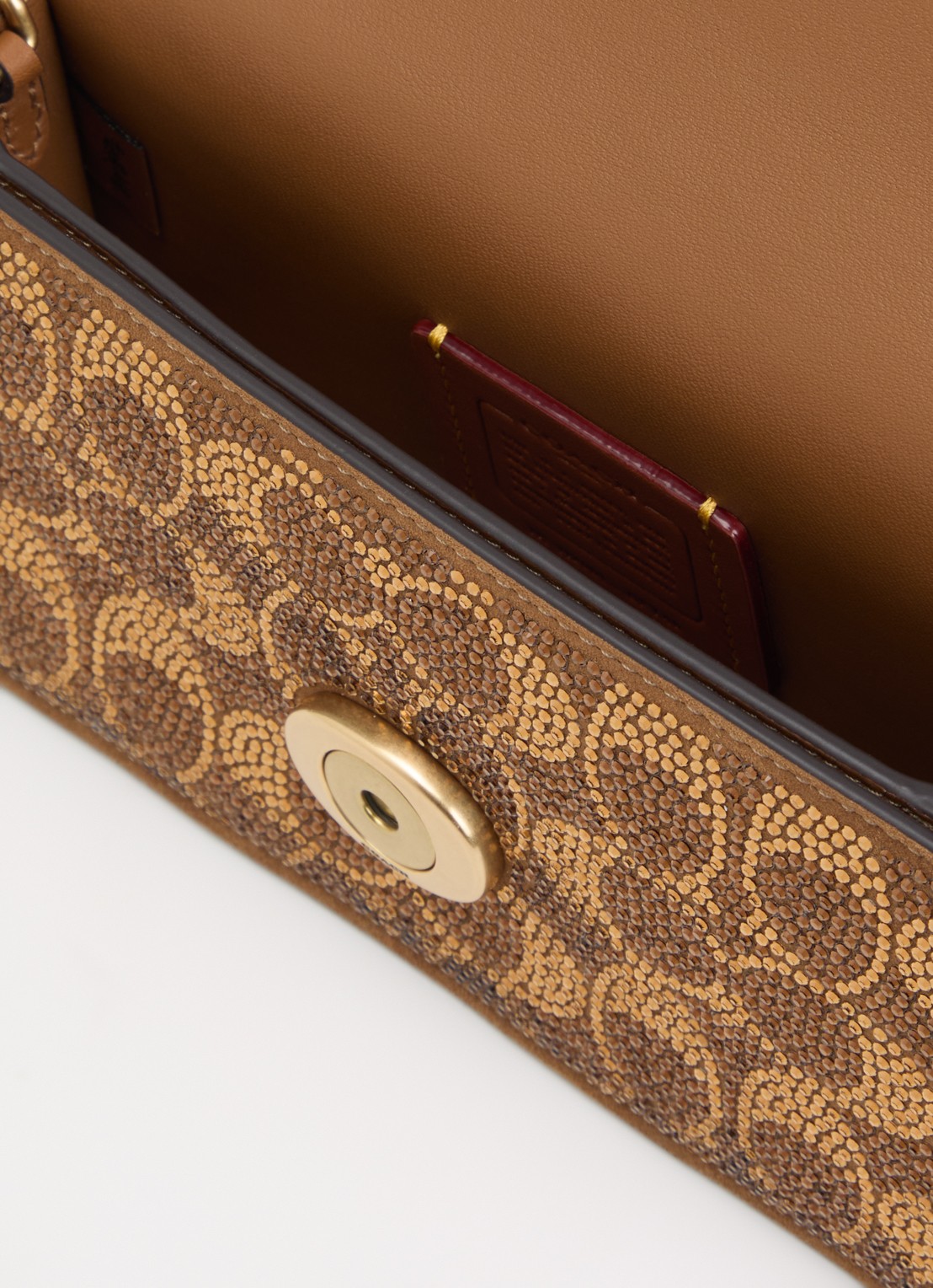 Coach Tabby 19 crossbodytas van suède met strass en afneembare schouderriem - detail camel