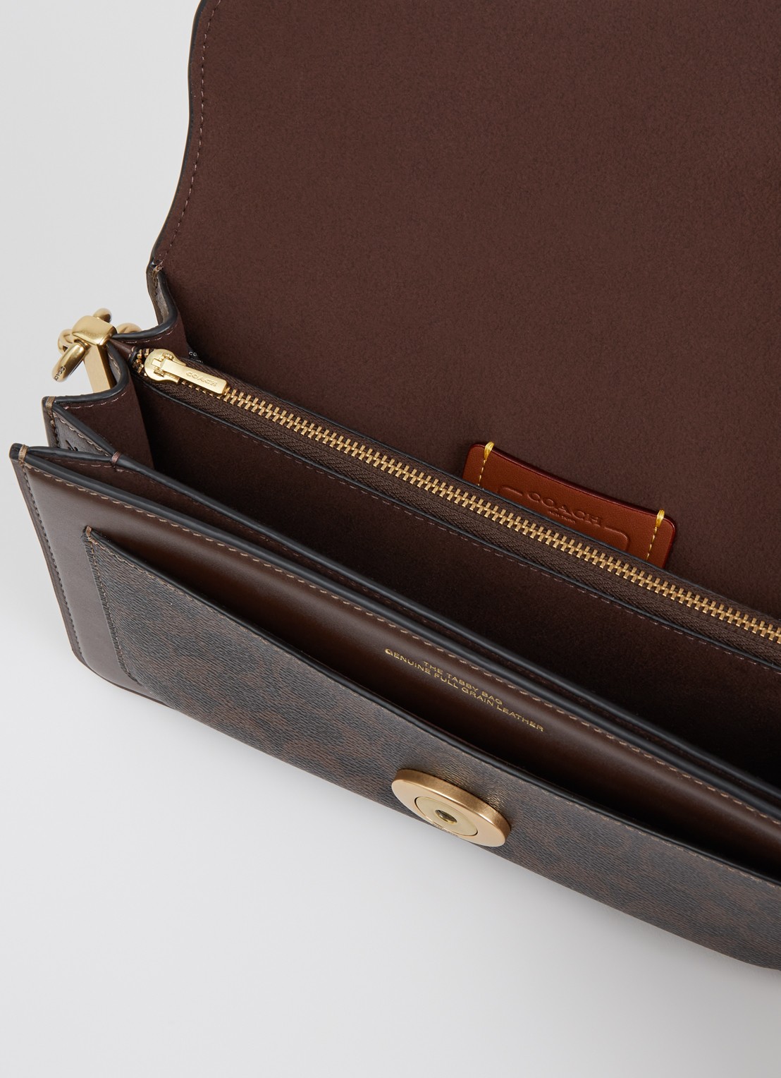 Coach Tabby 26 schoudertas van kalfsleer met logoprint - detail 4 donkerbruin