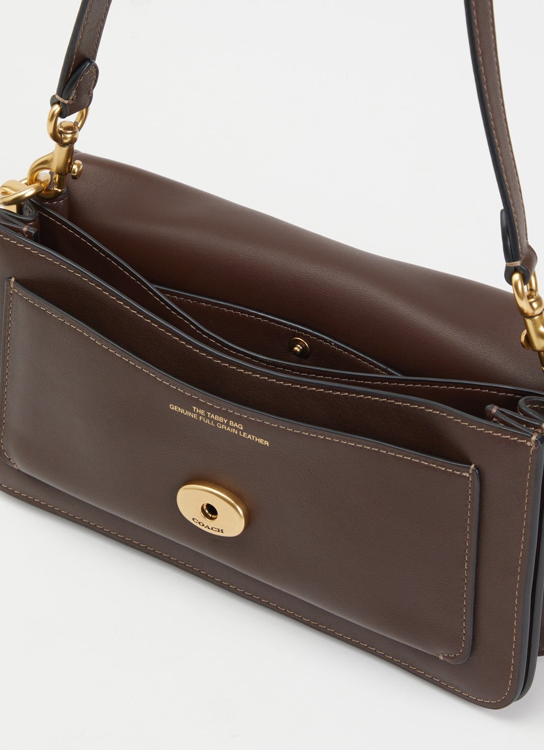 Coach Tabby 26 schoudertas van leer met afneembare schouderriem  - detail donkerbruin