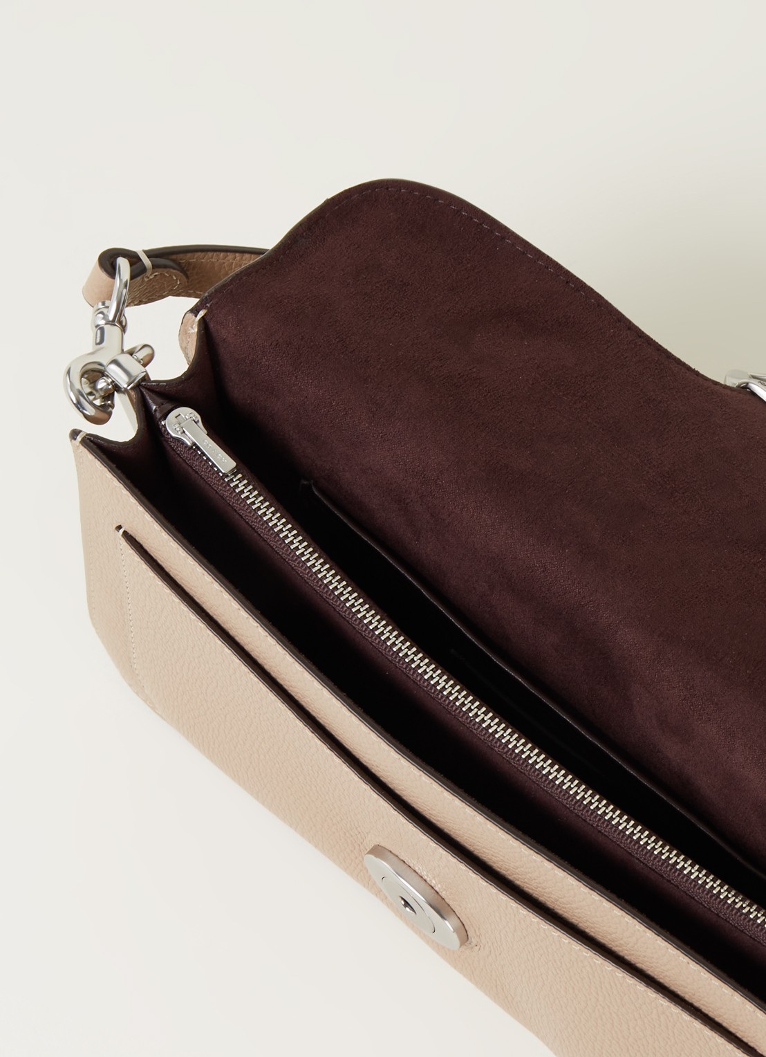 Coach Tabby 26 schoudertas van leer - detail donkerbeige