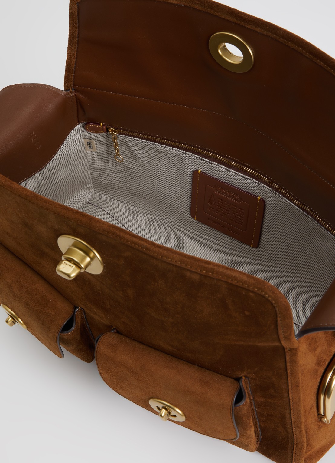 Coach Turnlock Haversack crossbodytas van kalfssuède - detail 2 cognac