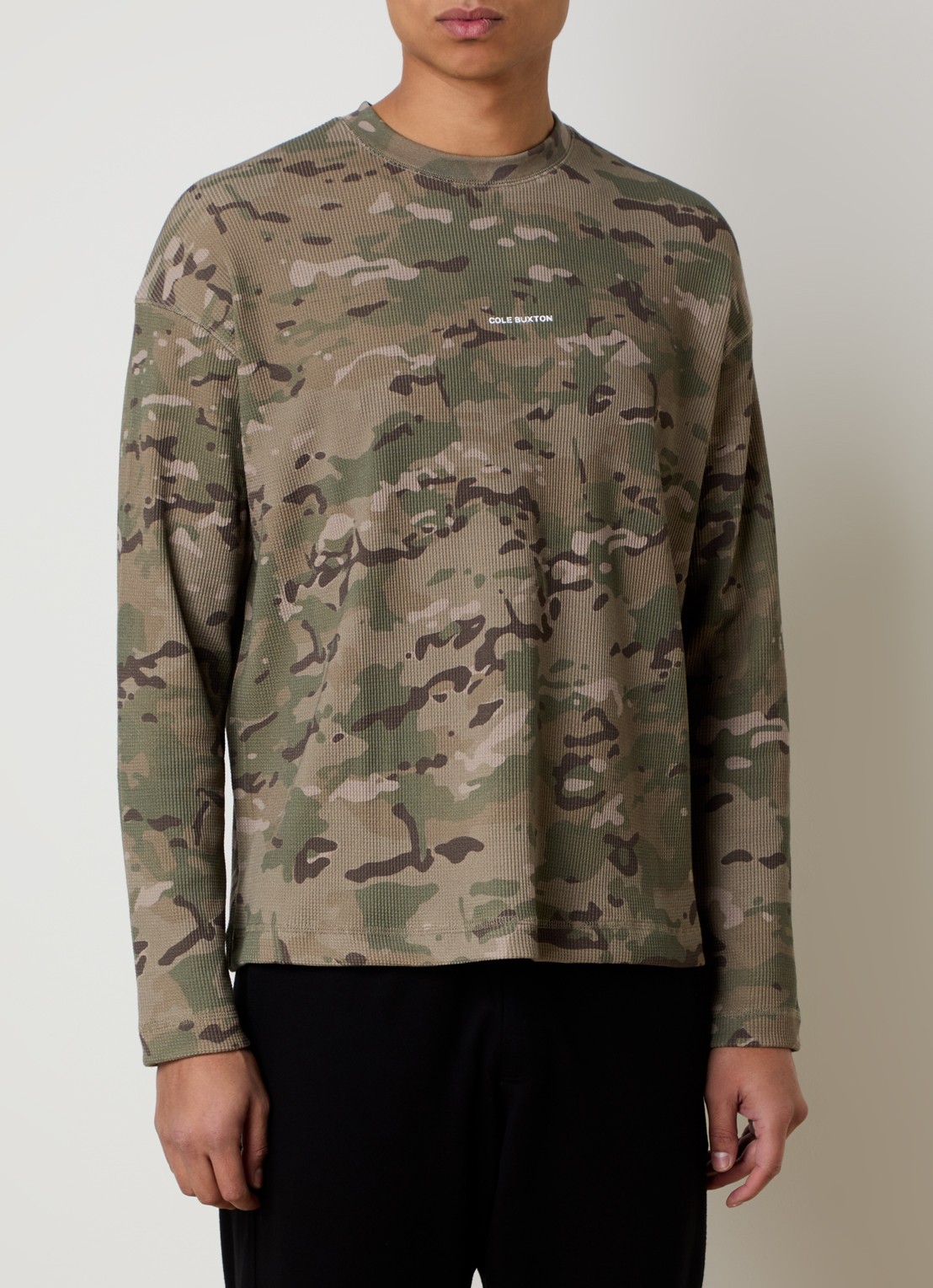 Cole Buxton Longsleeve met camouflageprint - detail 4 khaki