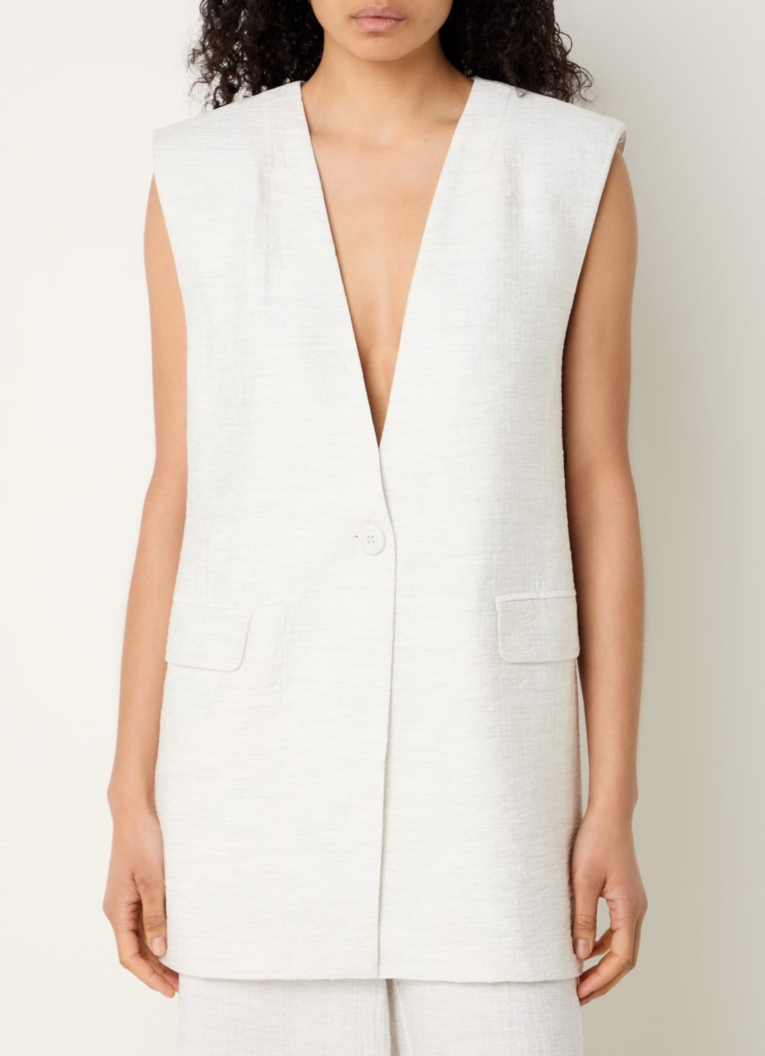 Copenhagen Muse Brie gilet met klepzakken en structuur - detail 4 gebroken wit