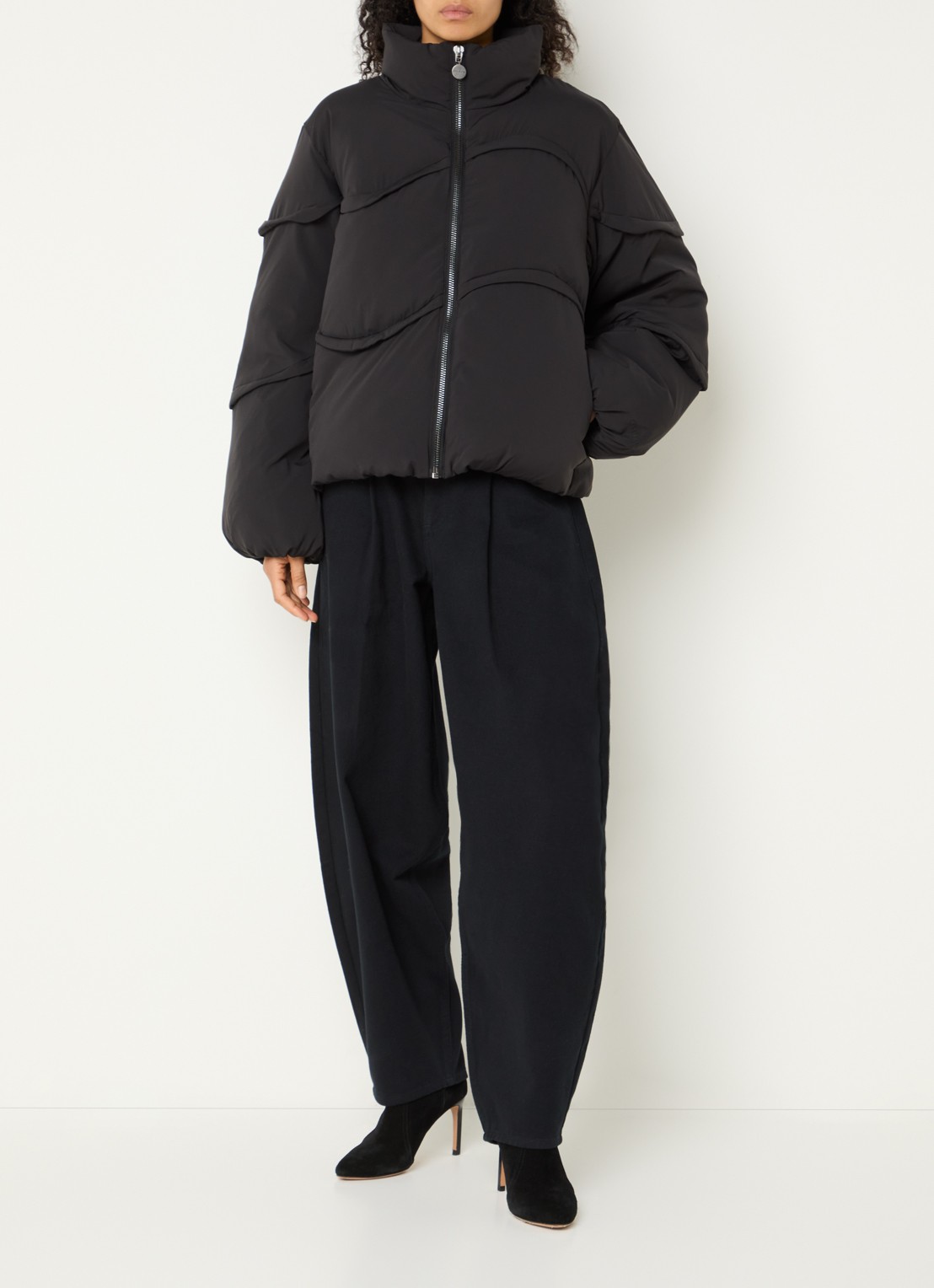 Copenhagen Muse CMCicco puffer jack met asymmetrisch detail - voorkant 3 zwart