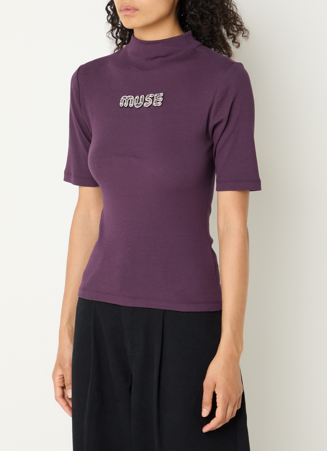 Copenhagen Muse CMSiv top met logo en ribstructuur - detail aubergine