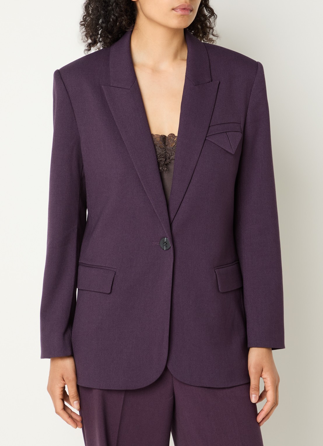 Copenhagen Muse CMTailor blazer met klepzakken en schoudervulling - detail 2 aubergine