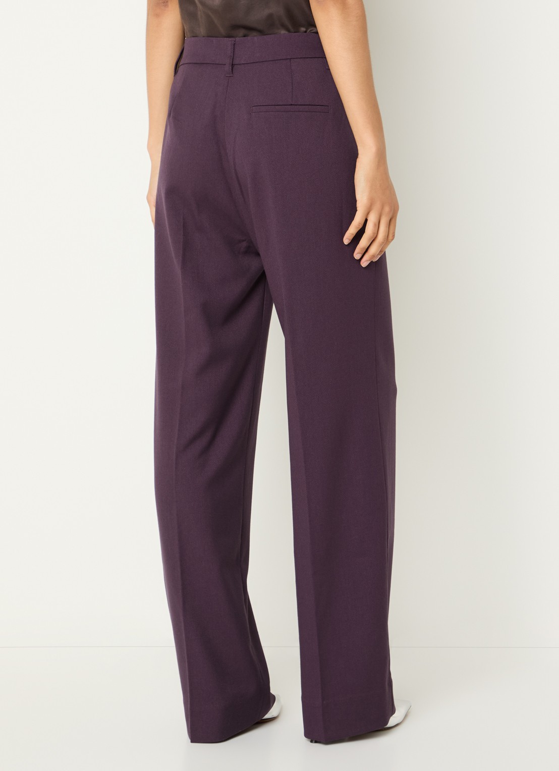Copenhagen Muse CMTailor high waist straight fit pantalon met persplooi - achterkant aubergine