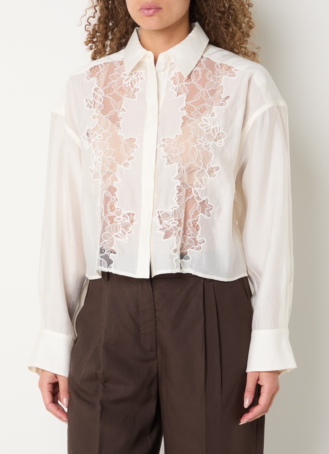 Copenhagen Muse Cropped blouse met details van kant - detail gebroken wit