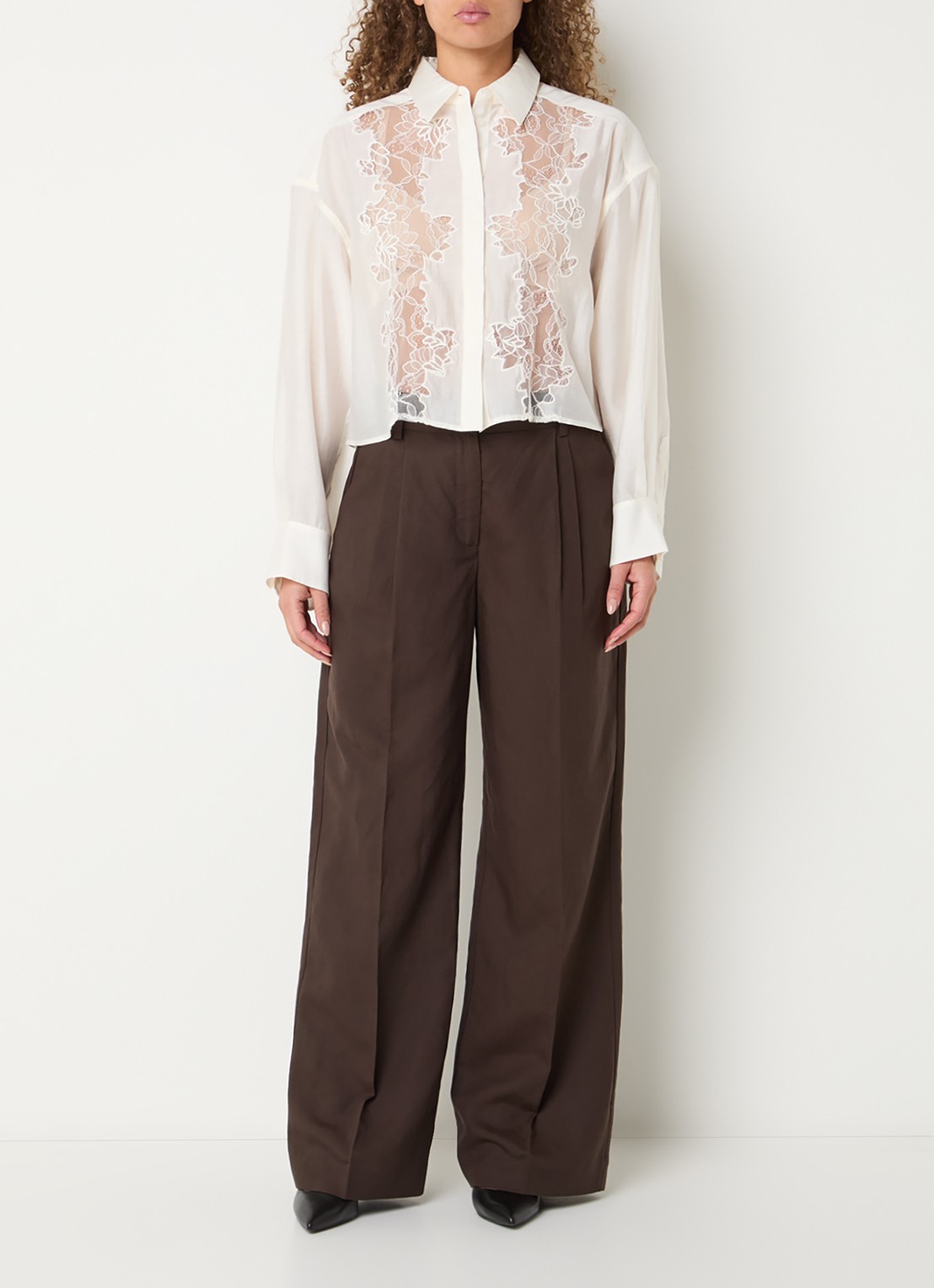 Copenhagen Muse Cropped blouse met details van kant - voorkant 3 gebroken wit