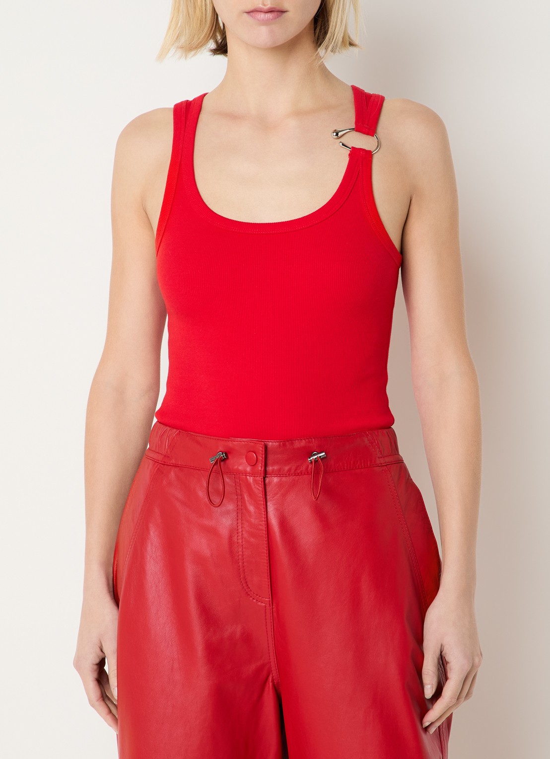 Copenhagen Muse Siv tanktop met ribstructuur en ringdetail - detail 2 rood