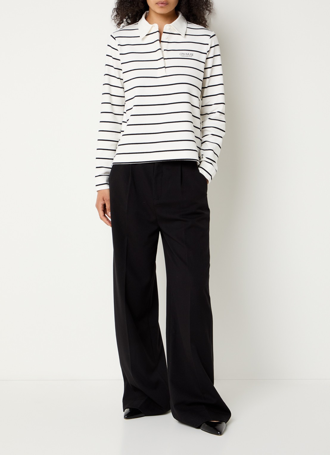 Copenhagen Muse Tailor high waist wide fit pantalon met steekzakken - voorkant 3 zwart