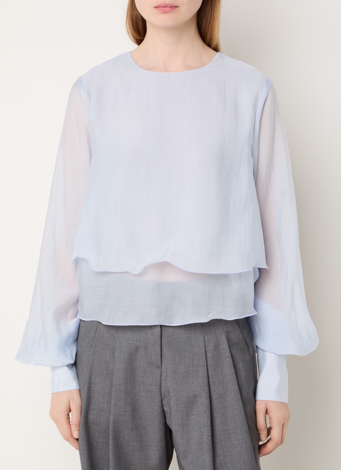 Copenhagen Muse Tilly semi-transparante tuniek  met volant - detail 2 lichtblauw