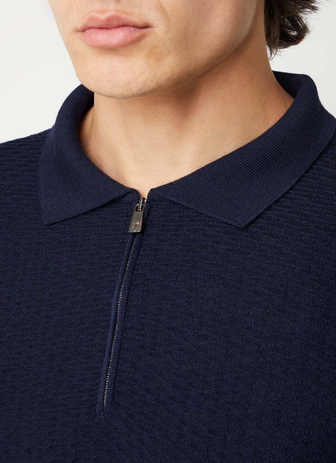 Corneliani Fijngebreide slim fit polo van scheerwol met halve rits en structuur - detail 3 blauw
