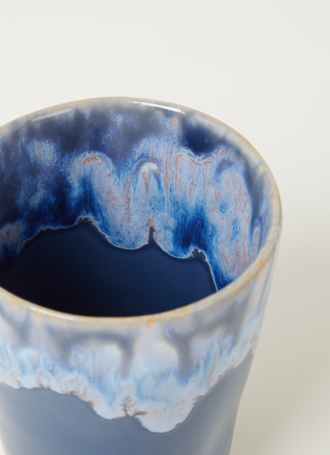 Costa Nova Grespresso mok 38 cl - detail donkerblauw