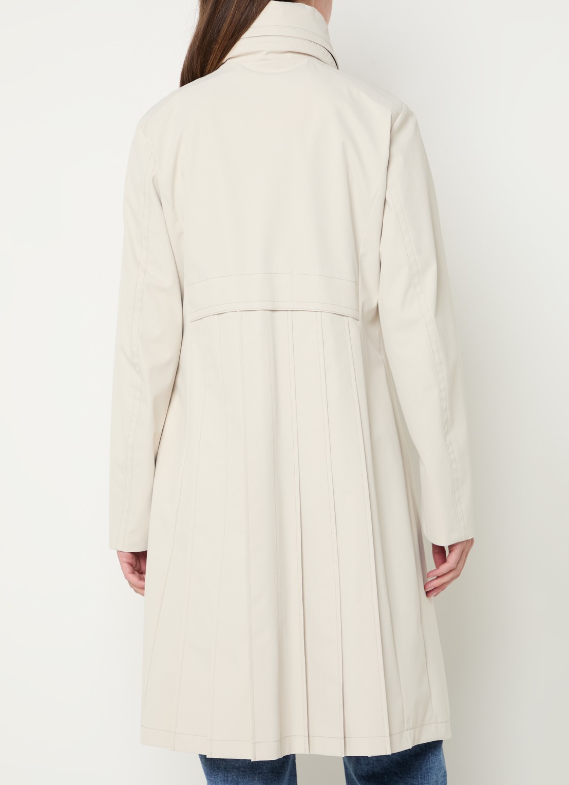 Creenstone Doreen regenjas met opbergbare capuchon en ritszakken - achterkant beige