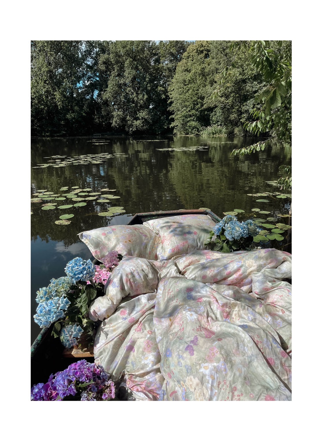 Crisp Sheets Monet dekbedovertrek  satijn 300 TC - inclusief kussensloop - voorkant 2 lindegroen
