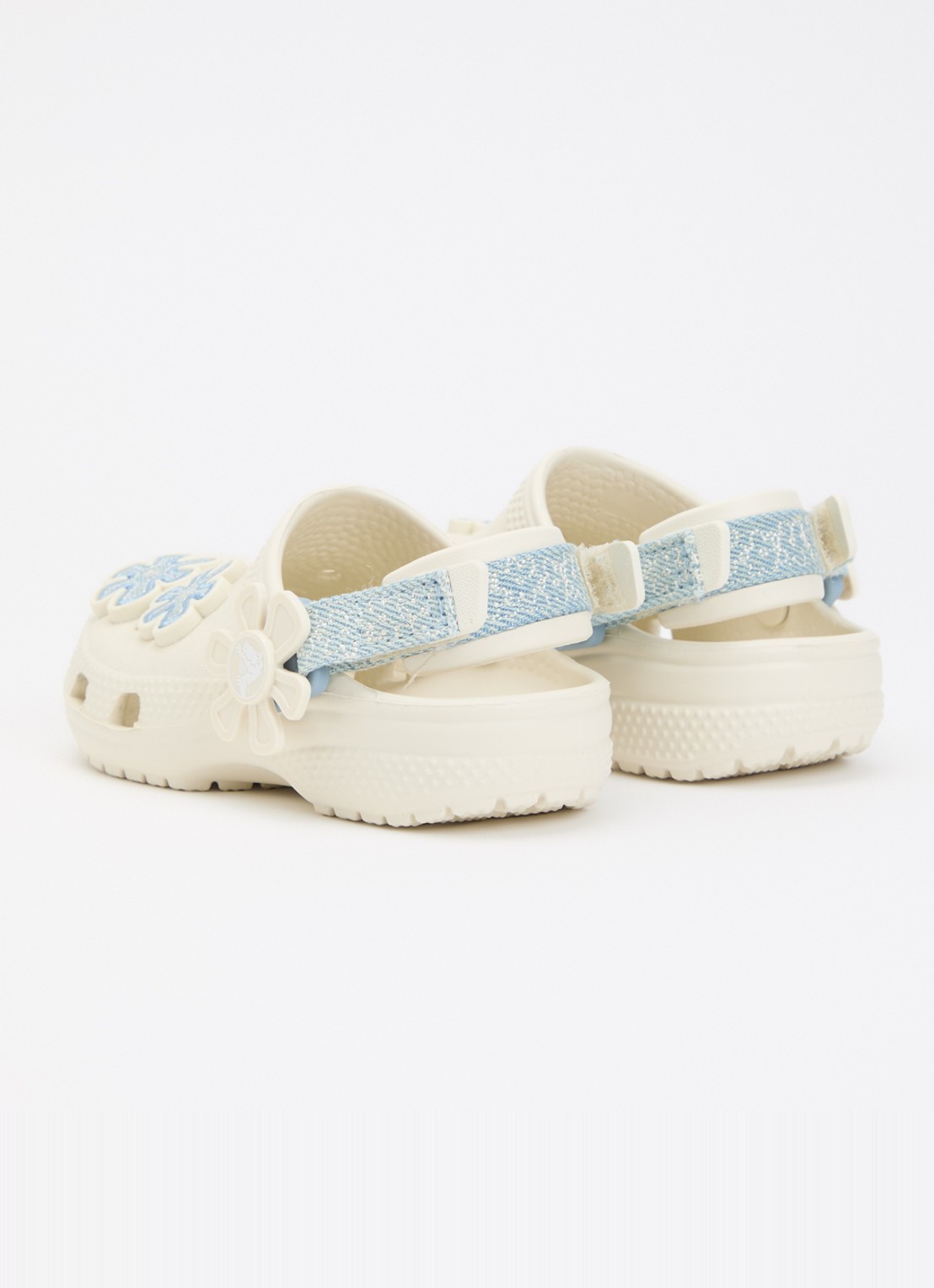 Crocs Classic Denim Clog instapper met applicatie  - achterkant 2 wit