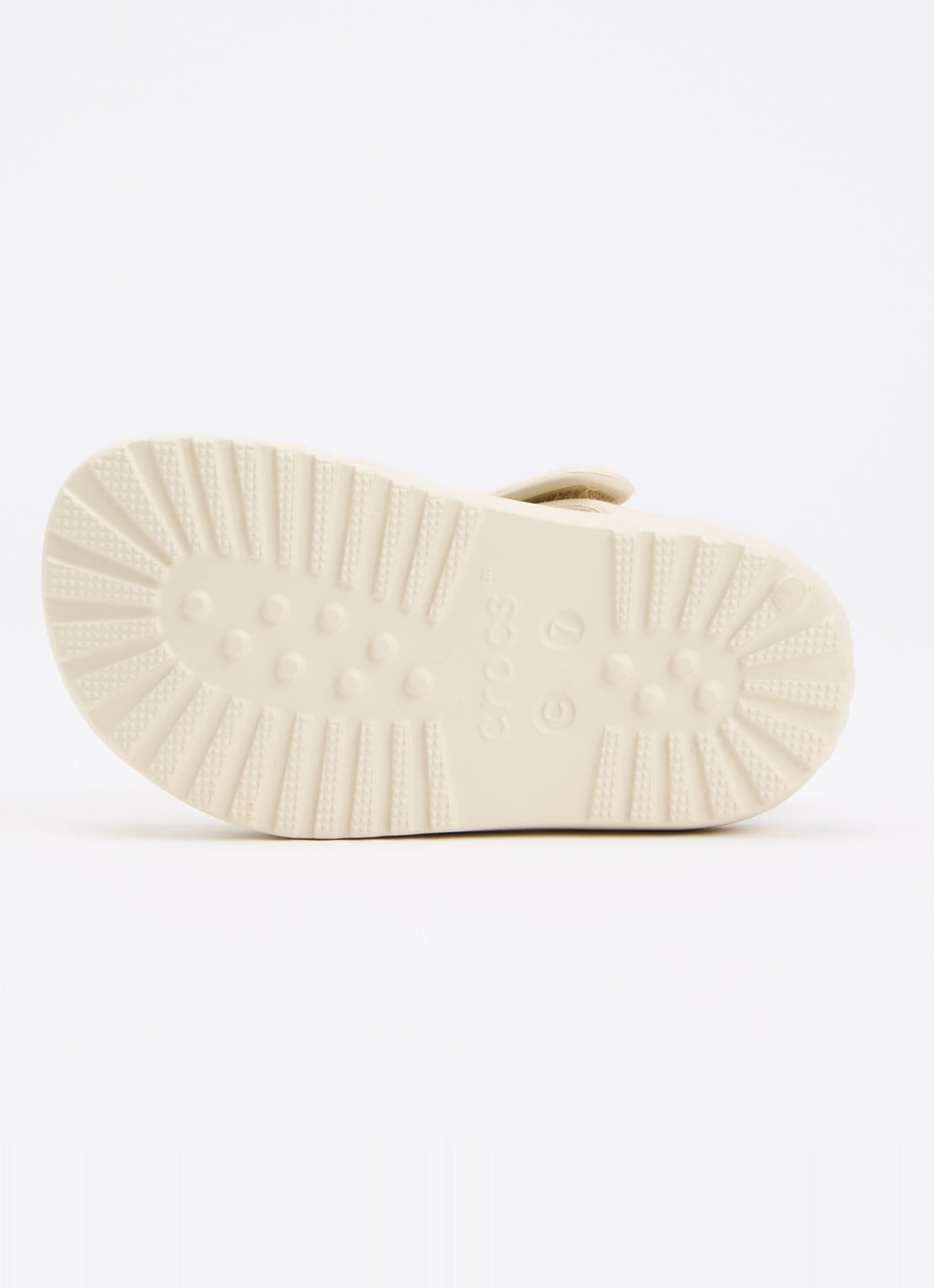 Crocs Classic Fisherman sandaal - detail 4 beige