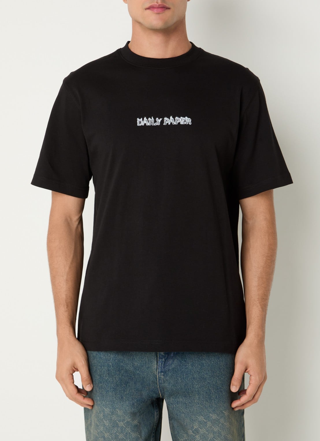 Daily Paper Burned Shield T-shirt met logo- en backprint - achterkant 4 zwart