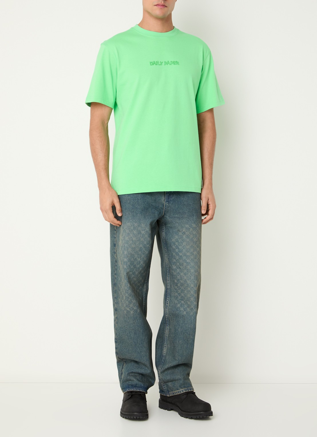 Daily Paper Burned Shield T-shirt met logo- en backprint - voorkant 3 groen
