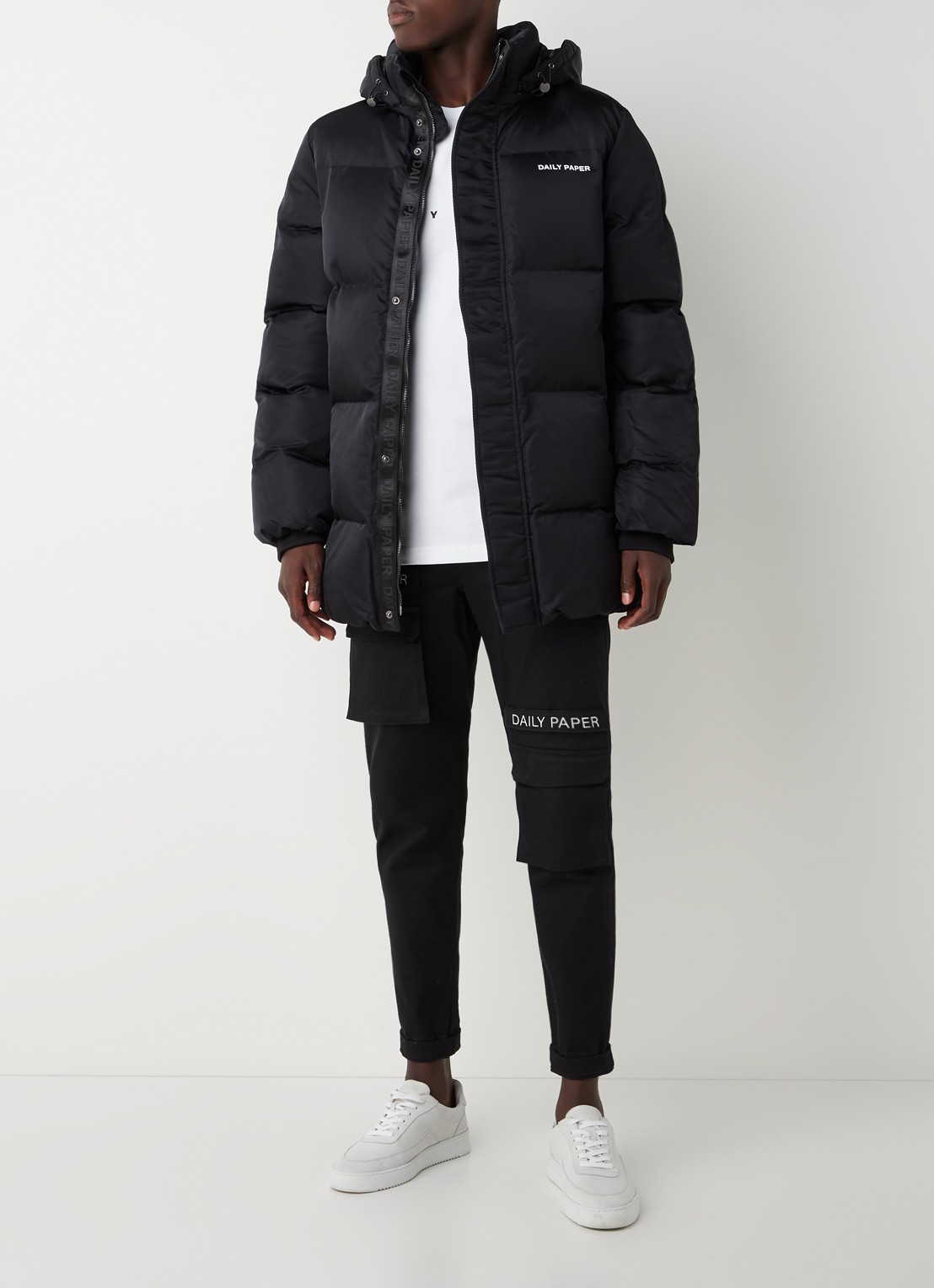 Daily Paper Epuffa puffer jack met afneembare capuchon - voorkant 2 zwart