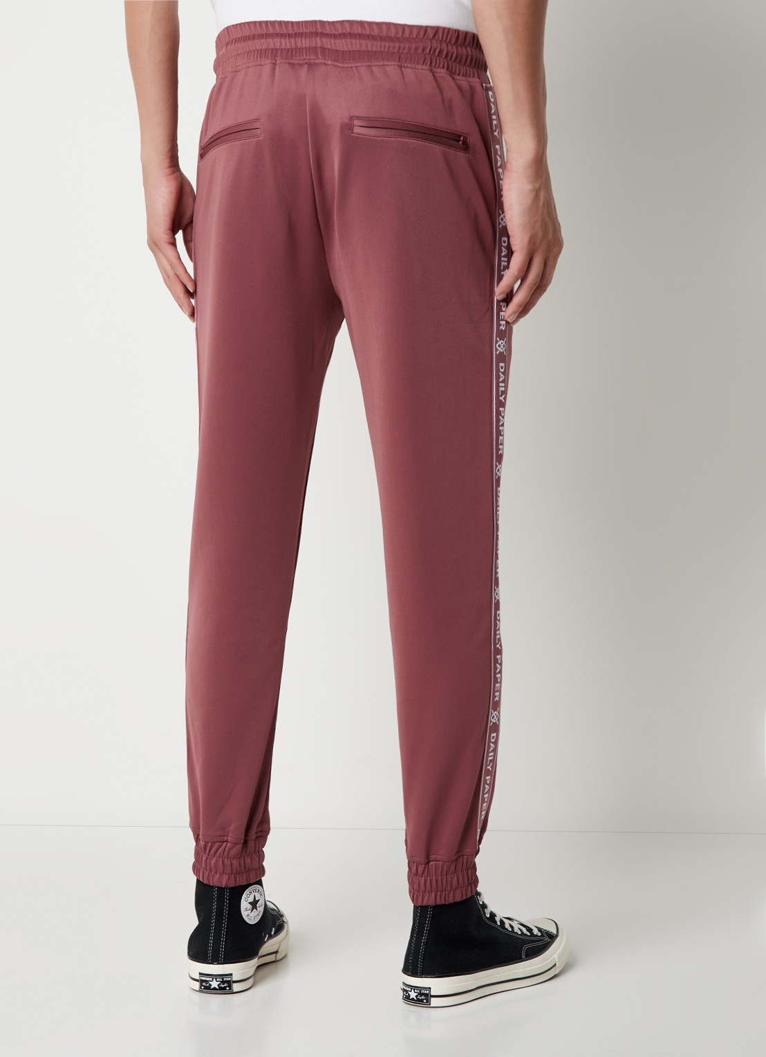 Daily Paper Etape tapered fit cropped trackpants met ritszakken en logoband - achterkant roodbruin