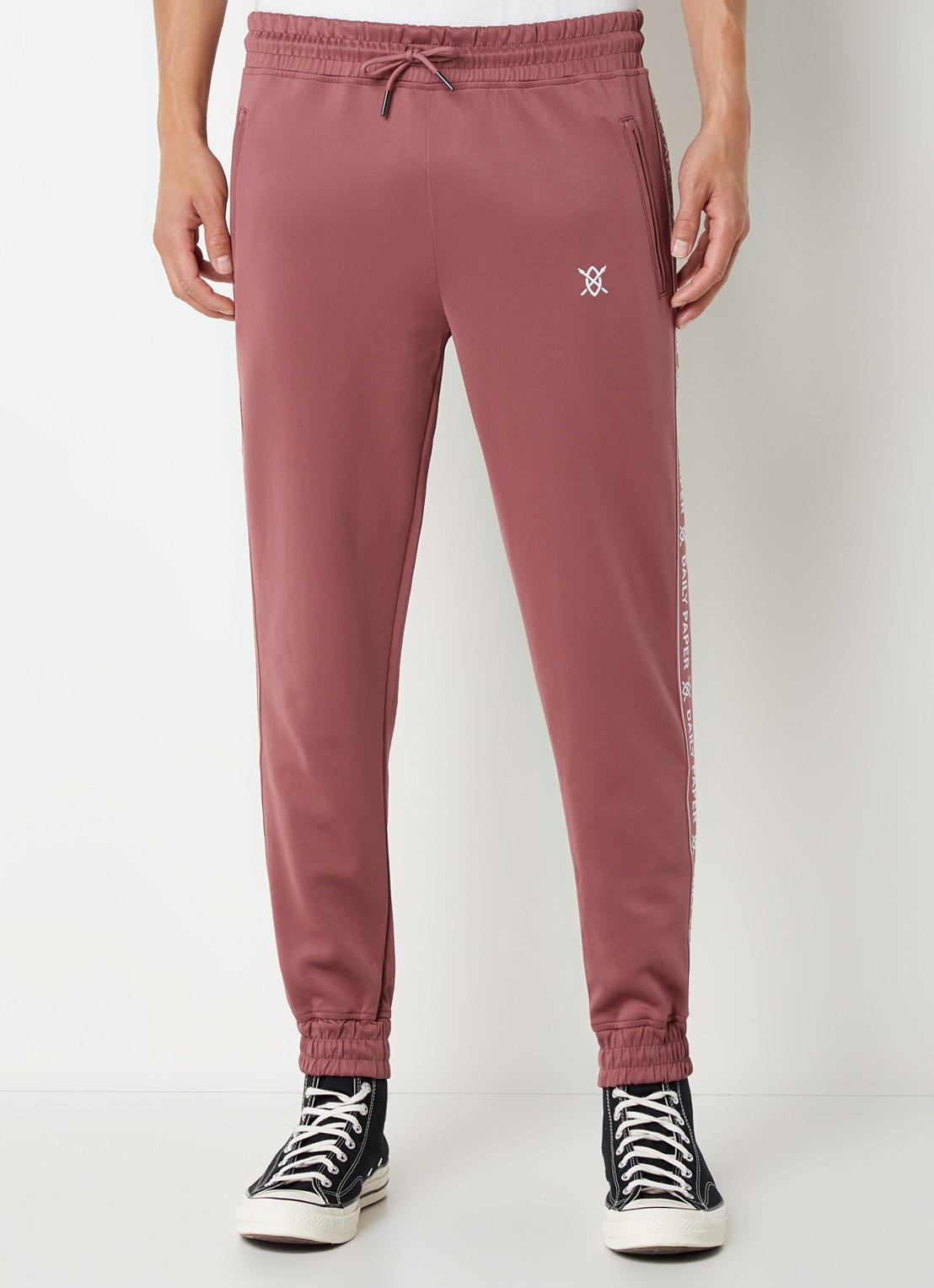 Daily Paper Etape tapered fit cropped trackpants met ritszakken en logoband - detail 2 roodbruin